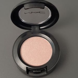 Mac Cosmetics Eyeshadow in Give Me Fire